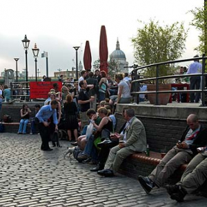 Londyn. Knajpy nad Tamizą przy Clink St.